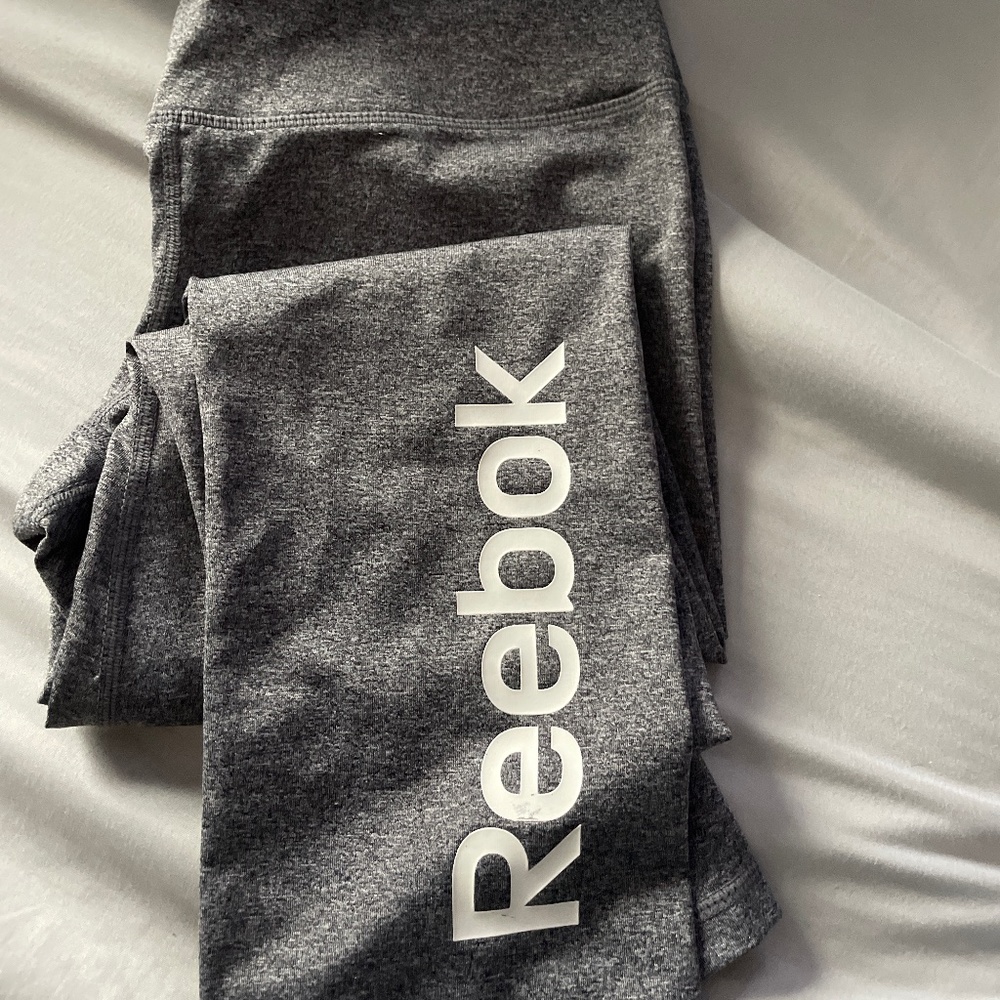 Reebok capri athletic pants
